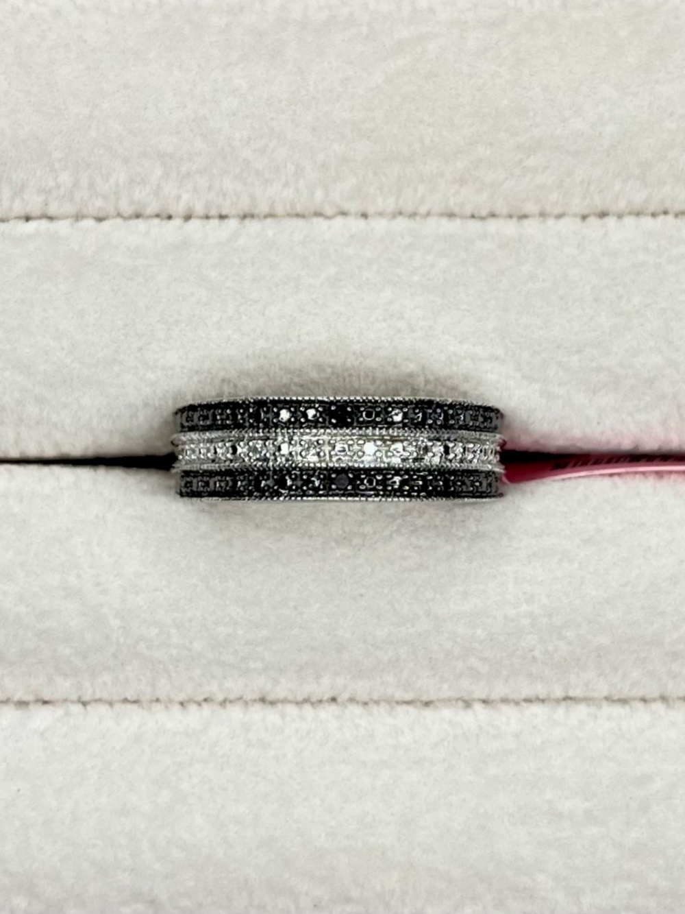 R096 | Natural Black & White Diamond Band